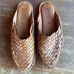 Mohinders Woven Slide